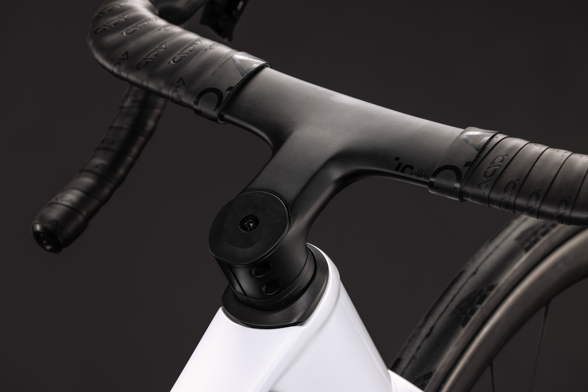 BICICLETA CUBE LITENING AERO C:68X PRO CHALKY BLACK 2027 52 cm [1]
