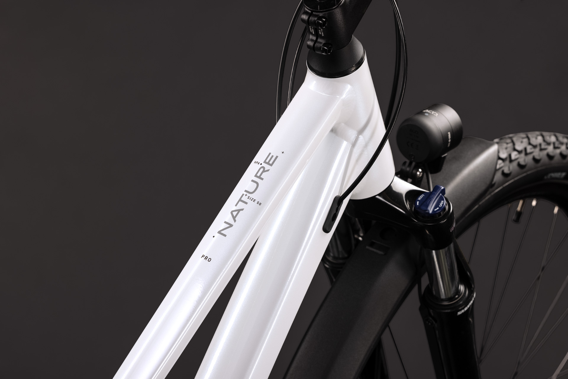 BICICLETA CUBE NATURE PRO FE TRAPEZE METALLICWHITE REFLEX 2027 46 cm [1]
