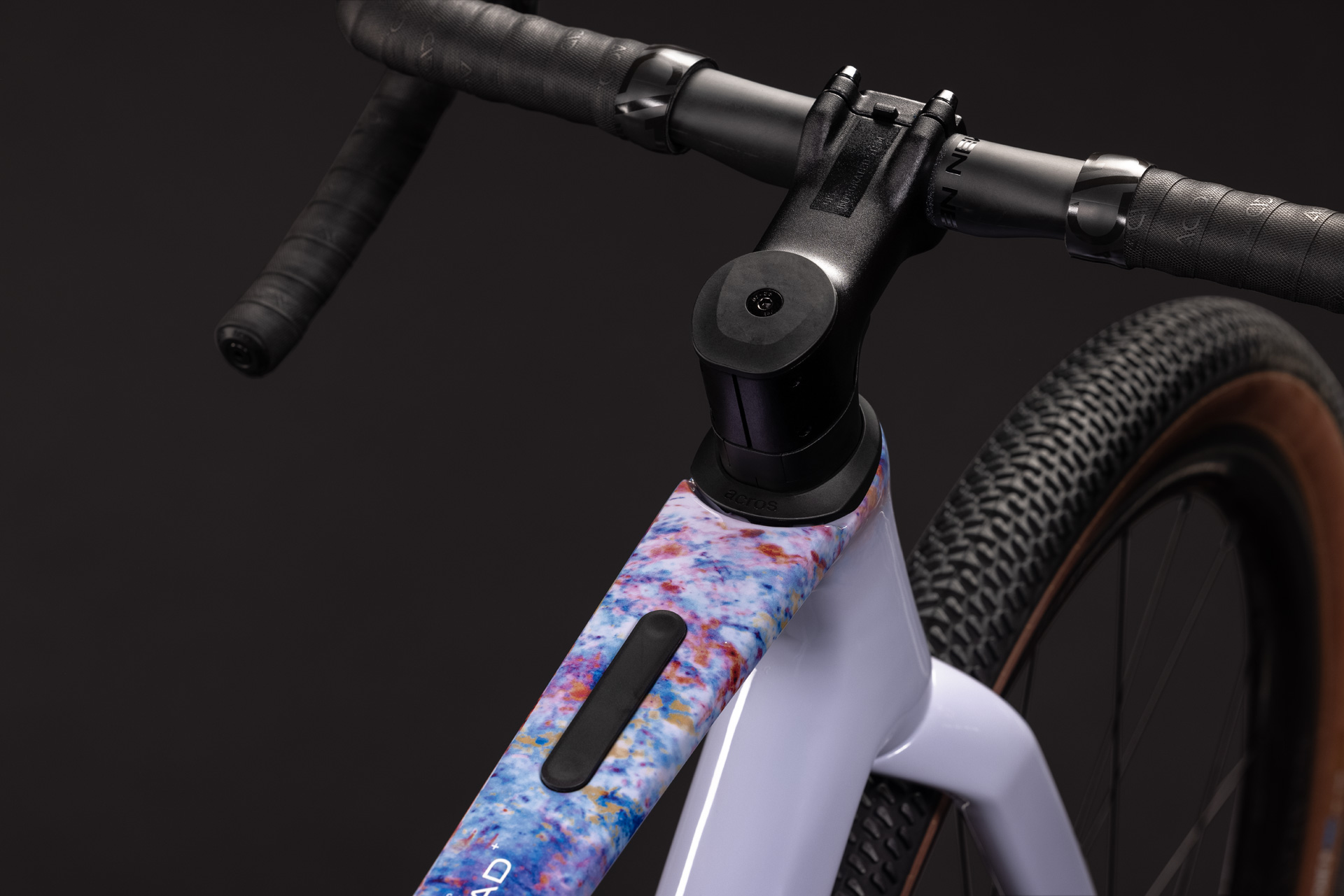 BICICLETA CUBE NUROAD C:62 EX ARTLINE 2027 L [1]