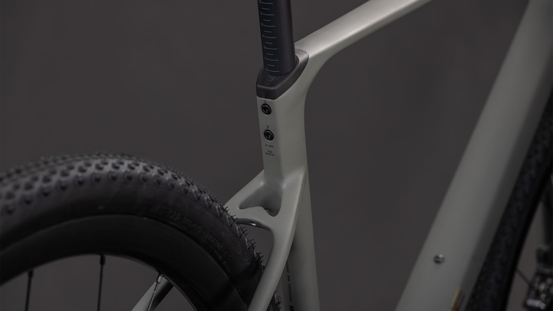 BICICLETA CUBE NUROAD C:62 EX OLDGREY PRISM 2026 M [2]