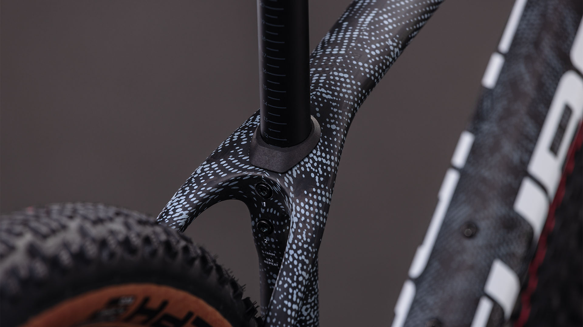 BICICLETA CUBE PHENIX C:68X SLT MATRIXBLACK WHITE 2026 M [3]