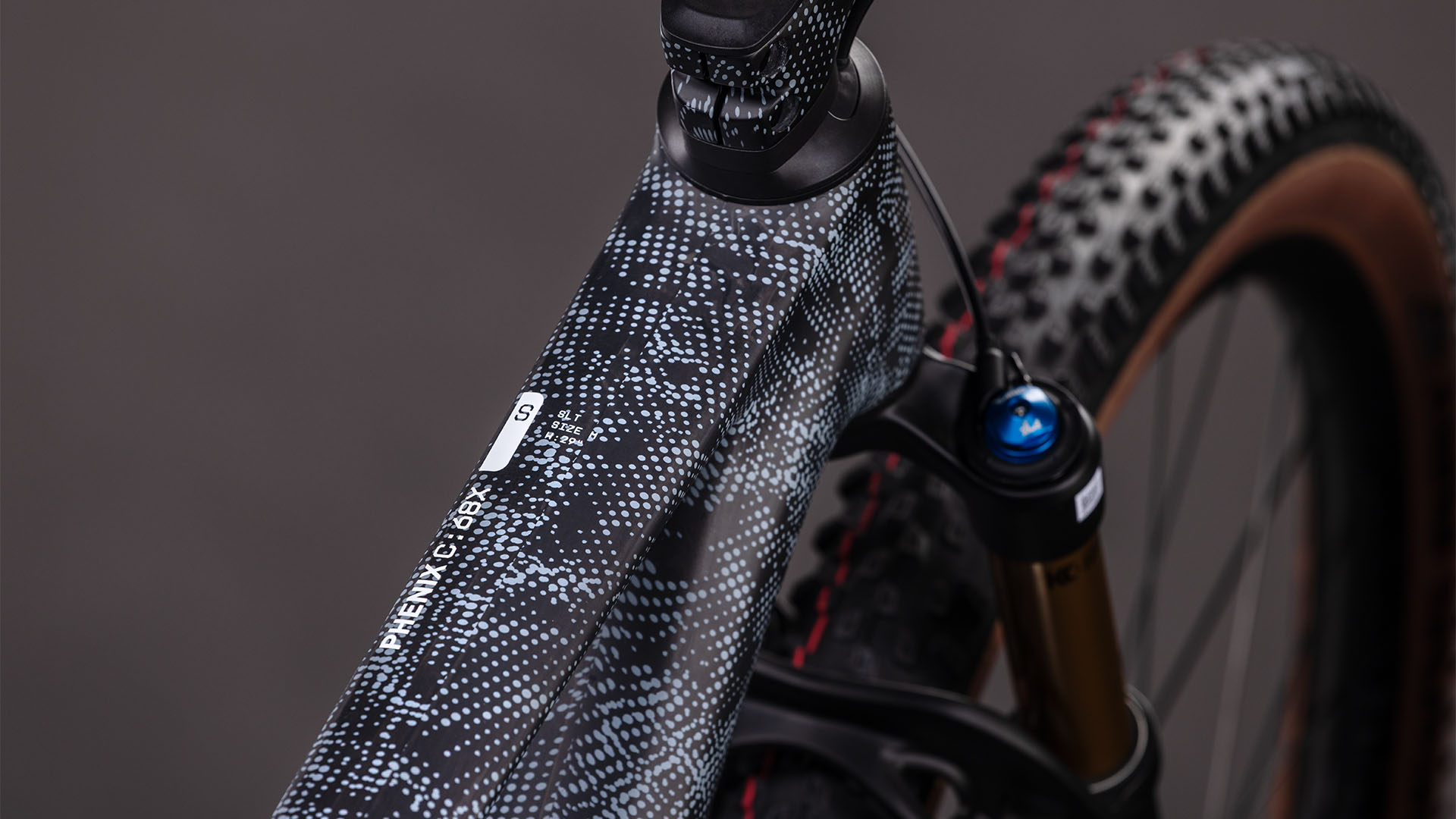 BICICLETA CUBE PHENIX C:68X SLT MATRIXBLACK WHITE 2026 XL [1]