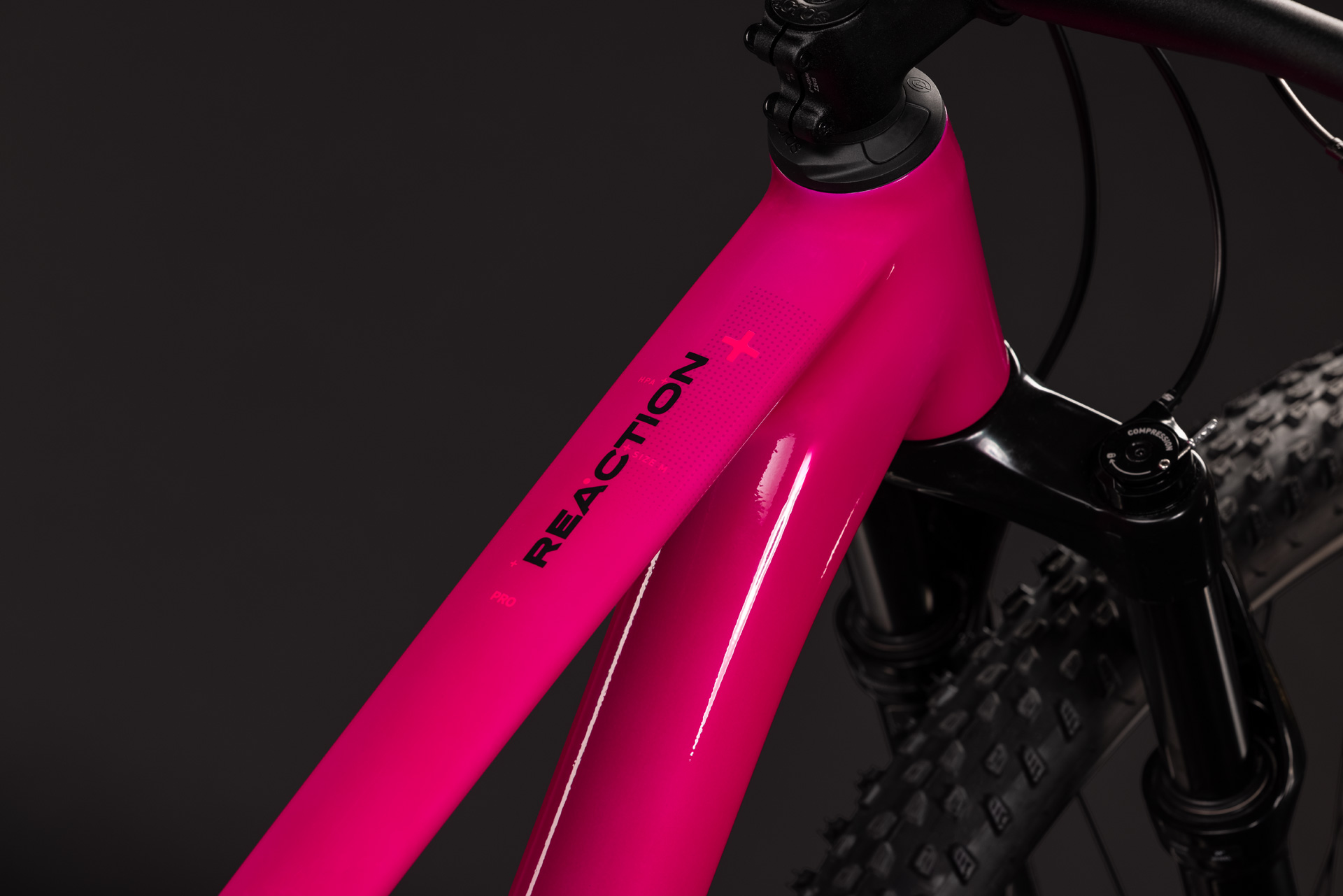 BICICLETA CUBE REACTION PRO FUCHSIA BLACK 2027 cadru XL (22") - roti 29 [1]