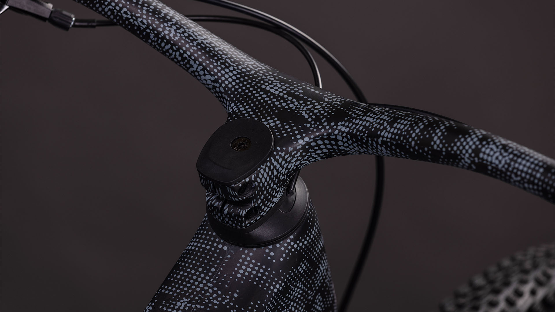 BICICLETA ELECTRICA CUBE AMS HYBRID ONE44 C:68X SLT 400X MATRIXBLACK WHITE 2026 S [3]