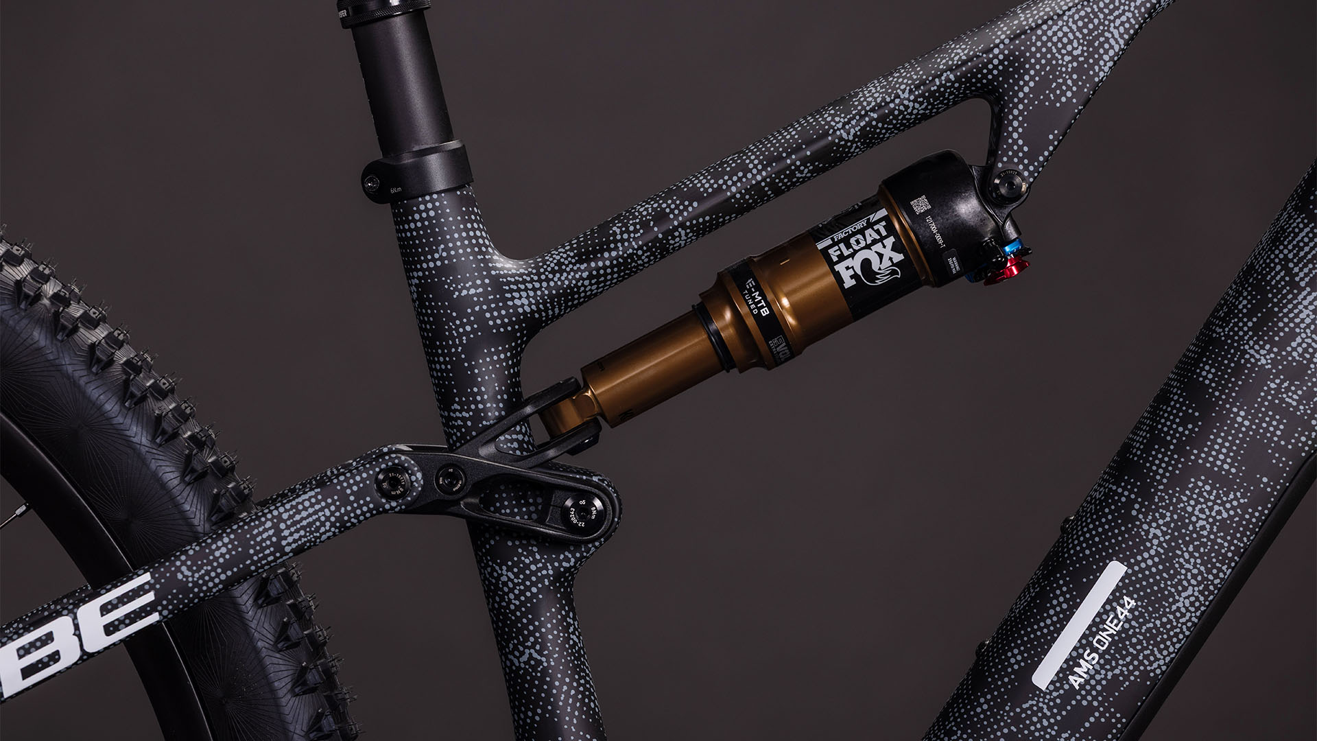 BICICLETA ELECTRICA CUBE AMS HYBRID ONE44 C:68X SLT 400X MATRIXBLACK WHITE 2026 L [2]