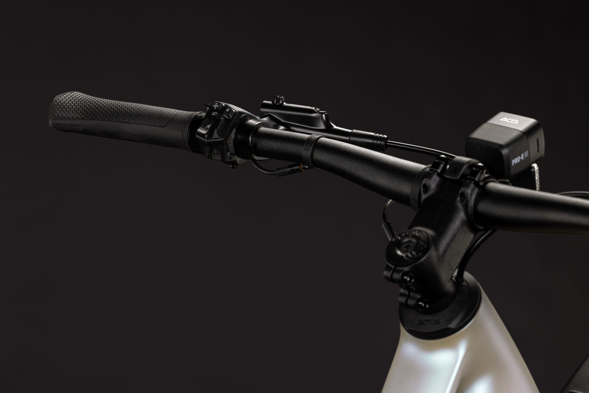BICICLETA ELECTRICA CUBE EDITOR HYBRID ONE 360 FE TRAPEZE GLINTSAND BLACK 2027 54 cm [1]