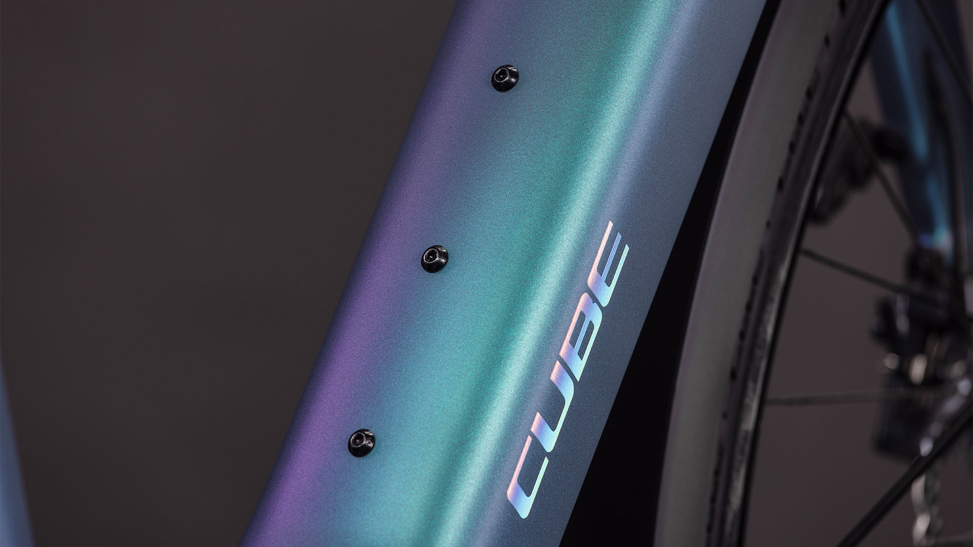 BICICLETA ELECTRICA CUBE EDITOR HYBRID SLT 400X FE SMARAGDGREY PRISM 2026 54 cm [2]