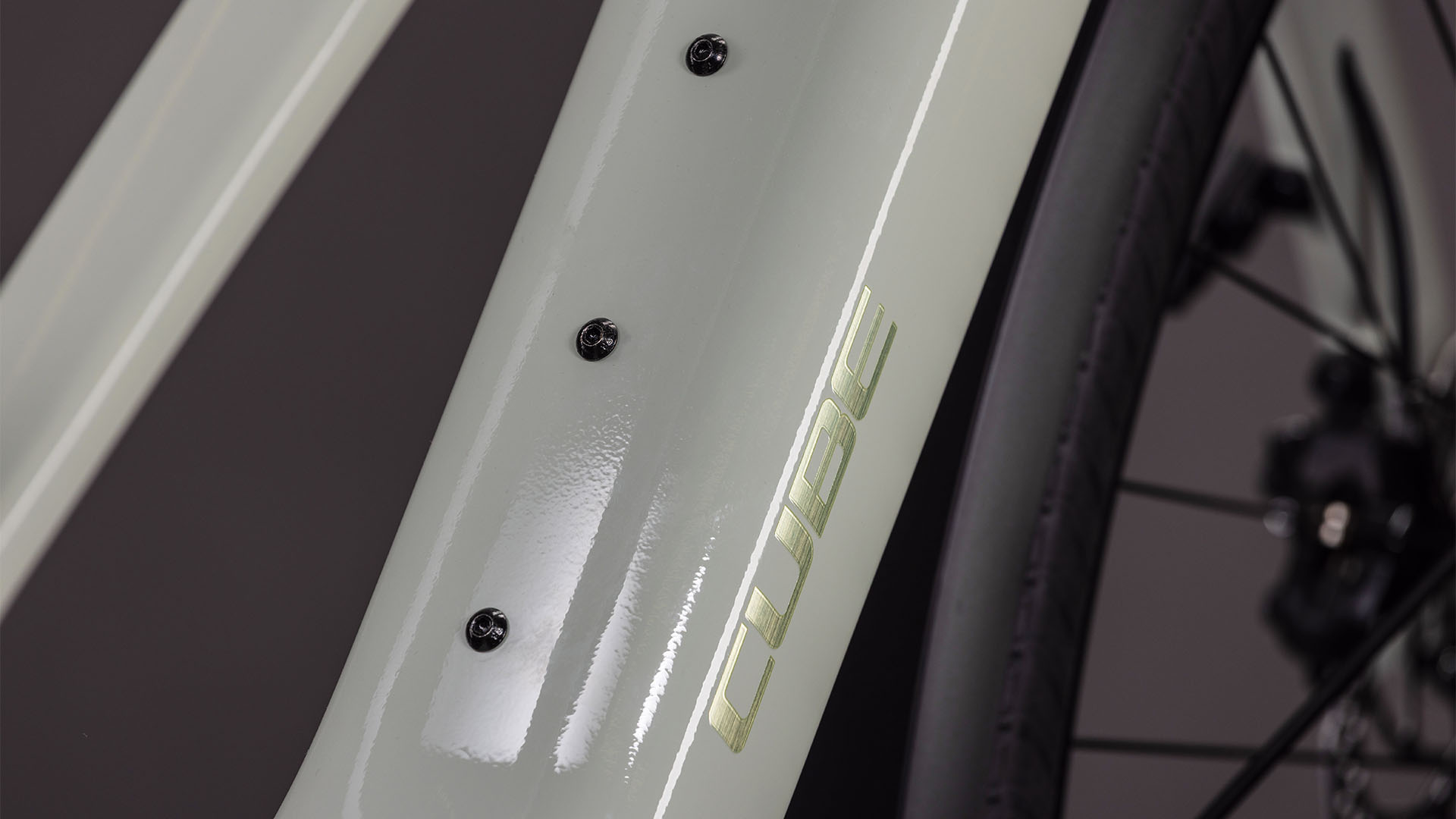 BICICLETA ELECTRICA CUBE EDITOR HYBRID SLX 400X FE TRAPEZE REEDBEIGE CHROME 2026 58 cm [2]