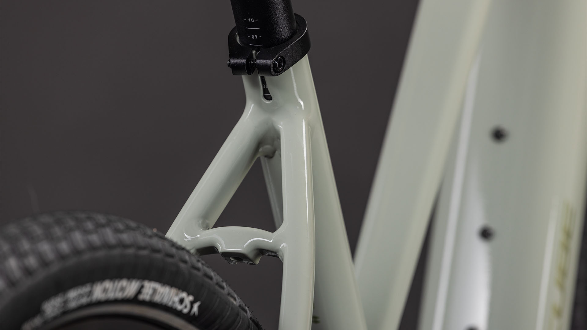 BICICLETA ELECTRICA CUBE EDITOR HYBRID SLX 400X TRAPEZE REEDBEIGE CHROME 2026 50 cm [3]