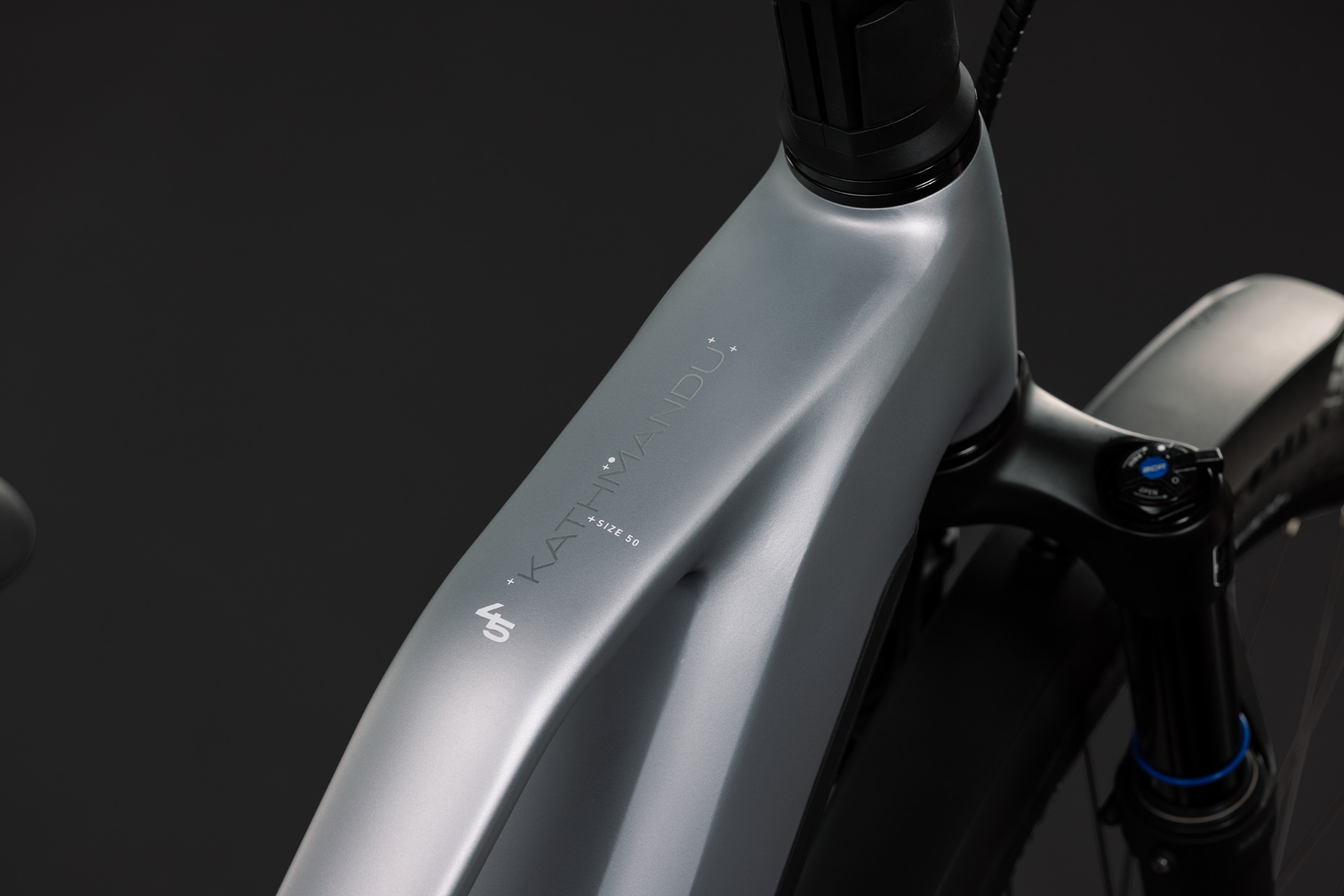 BICICLETA ELECTRICA CUBE KATHMANDU HYBRID 45 800 TRAPEZE SLATEGREY CHROME 2027 46 cm [2]