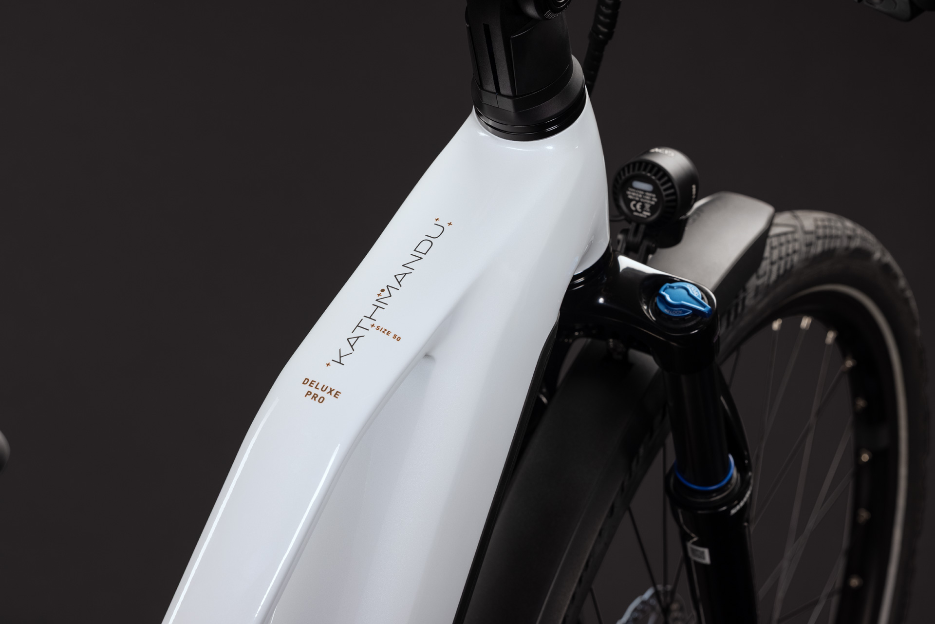 BICICLETA ELECTRICA CUBE KATHMANDU HYBRID DELUXE PRO 800 TRAPEZE METALLICWHITE CHROME 2027 50 cm [1]