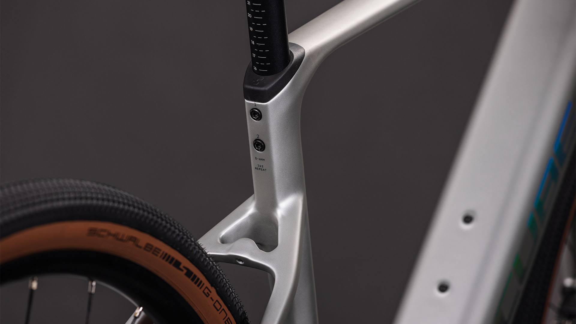 BICICLETA ELECTRICA CUBE NULANE HYBRID C:62 RACE 400X SLEEKGREY PRISM 2026 S [2]