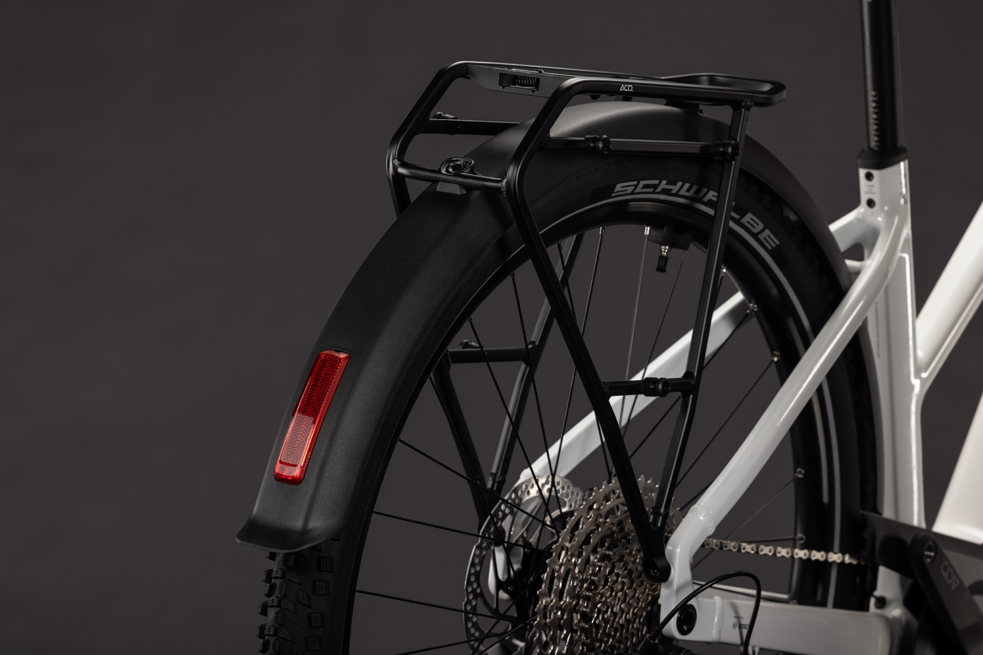 BICICLETA ELECTRICA CUBE NURIDE HYBRID PERFORMANCE 720 TRAPEZE METALLICWHITE GREY 2027 58 cm [2]