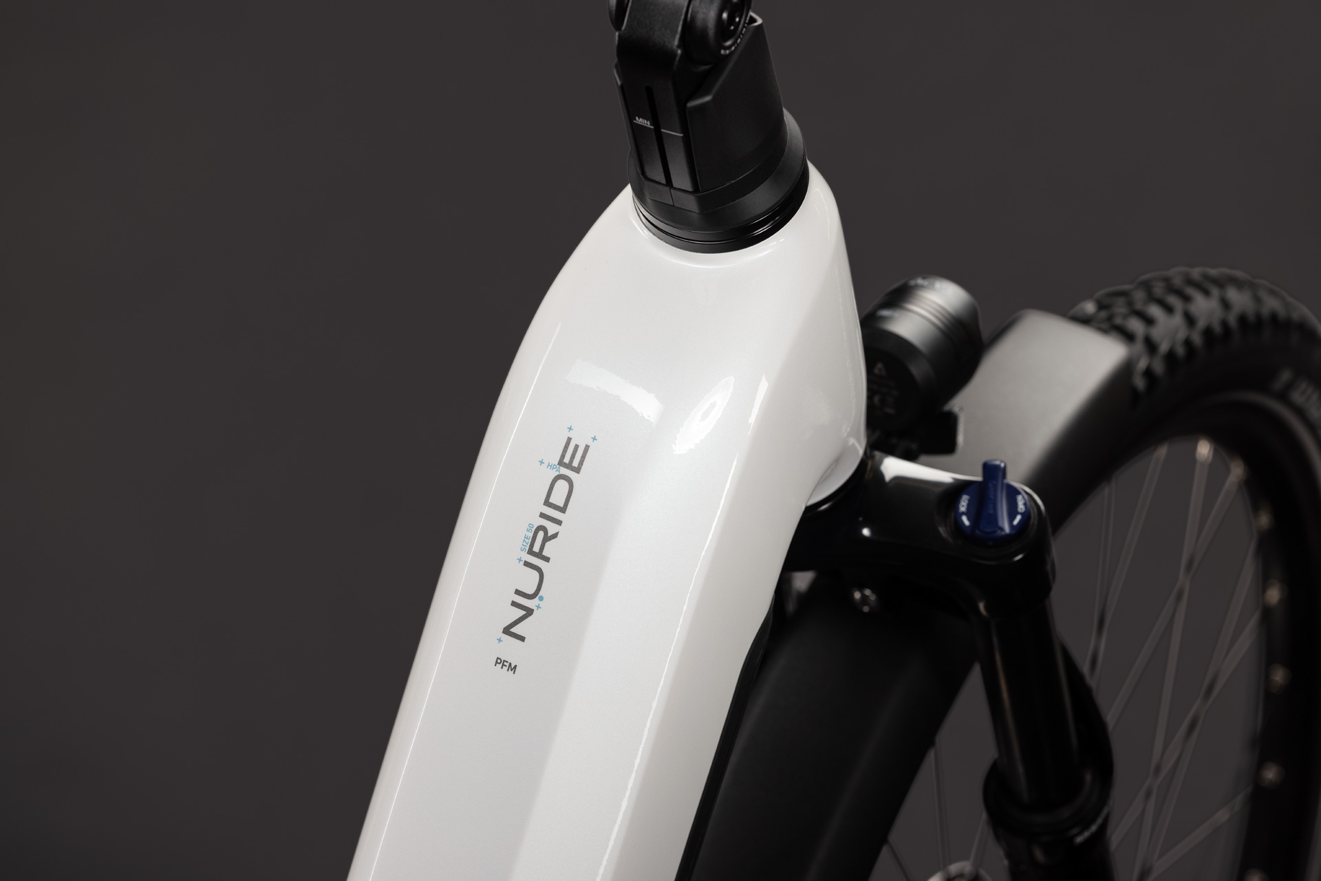 BICICLETA ELECTRICA CUBE NURIDE HYBRID PERFORMANCE 720 EASY ENTRY METALLICWHITE GREY 2027 58 cm [1]