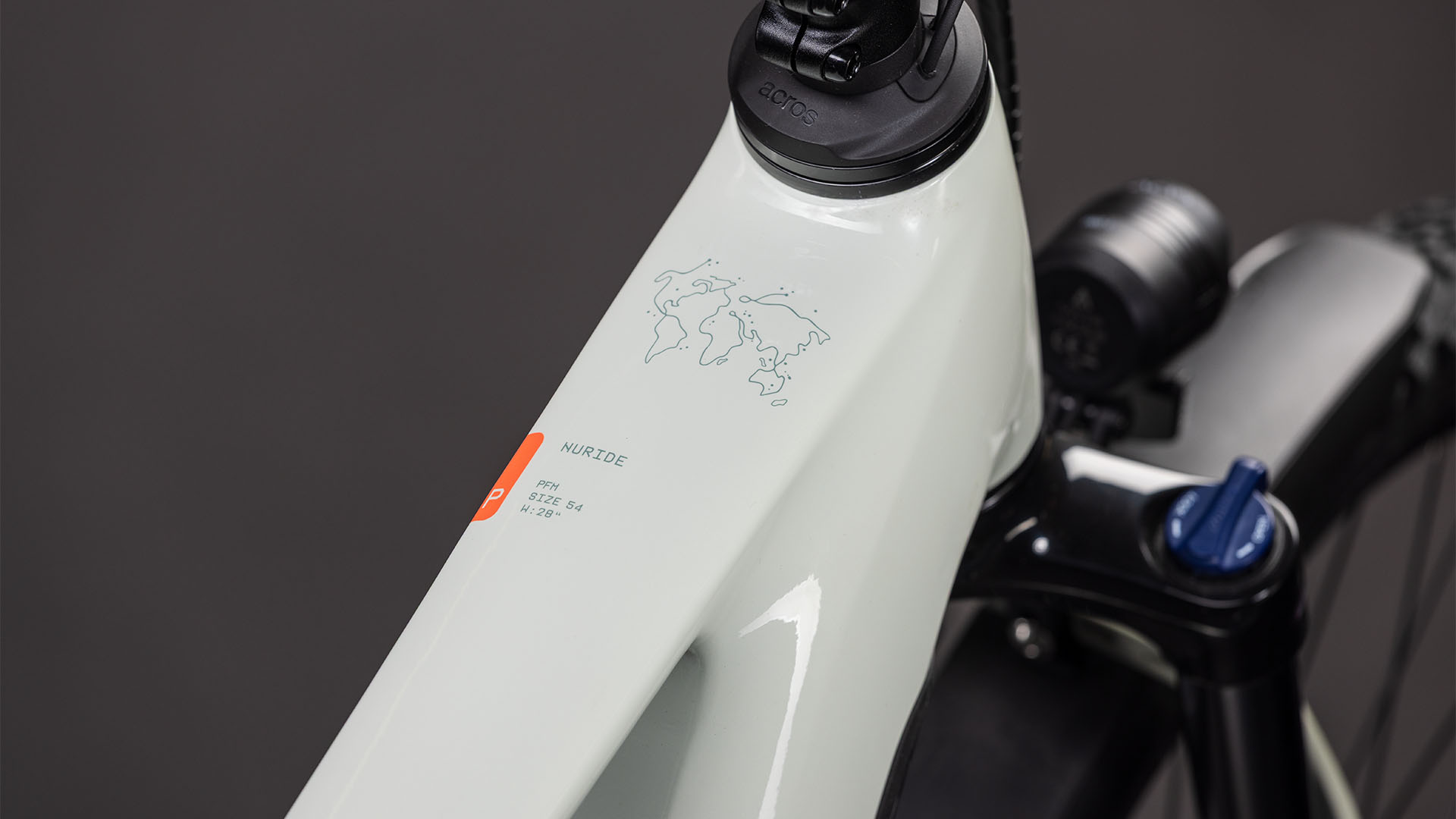 BICICLETA ELECTRICA CUBE NURIDE HYBRID PERFORMANCE 600 DESERTSTONE GREY 2026 62 cm [1]