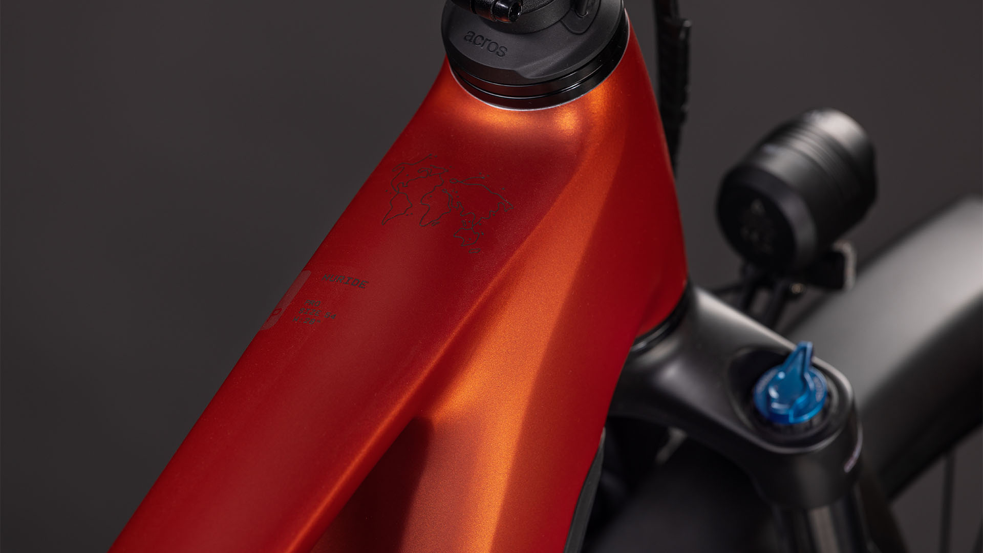 BICICLETA ELECTRICA CUBE NURIDE HYBRID PRO 800 CHILLI BLACK 2026 62 cm [1]