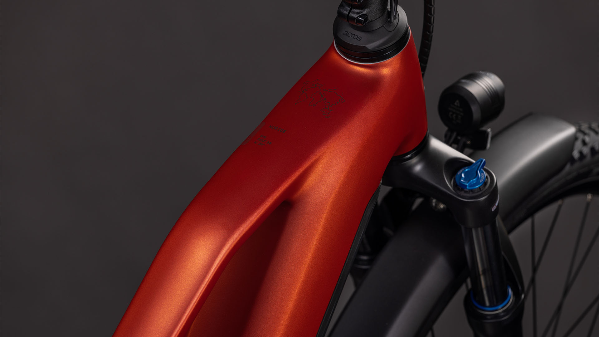 BICICLETA ELECTRICA CUBE NURIDE HYBRID PRO 800 TRAPEZE CHILLI BLACK 2026 46 cm [1]