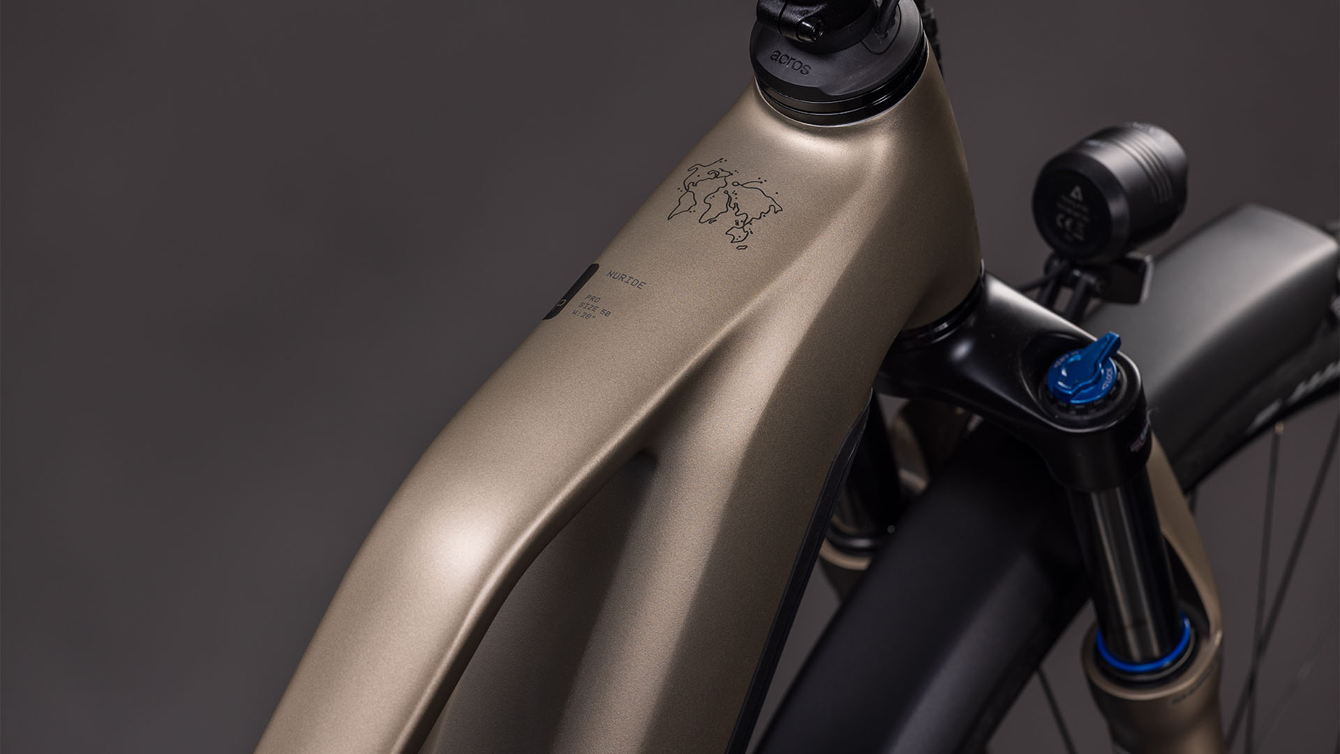 BICICLETA ELECTRICA CUBE NURIDE HYBRID PRO 800 TRAPEZE FLASHSTONE CHROME 2026 46 cm [1]