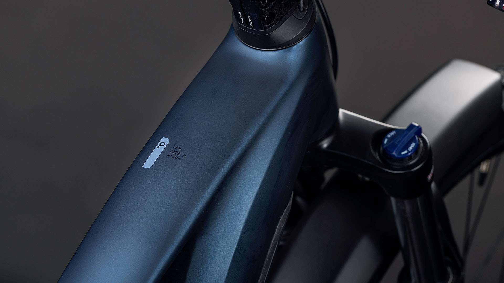 BICICLETA ELECTRICA CUBE REACTION HYBRID PERFORMANCE 600 FE INDIGOBLUE REFLEX 2026 cadru S (16") - roti 27.5 [1]