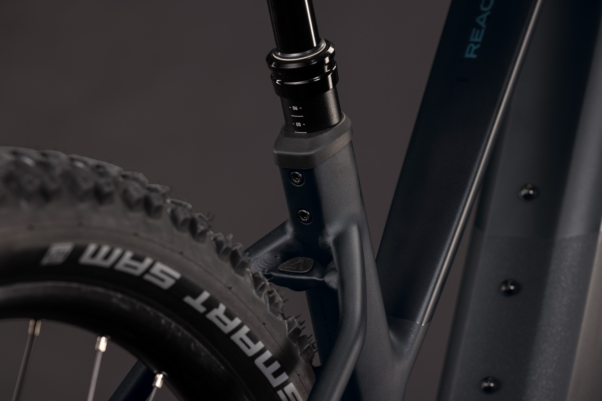 BICICLETA ELECTRICA CUBE REACTION HYBRID PRO 800 TRAPEZE SILVERDUST PRISM 2027 cadru M (18") - roti 29 [3]
