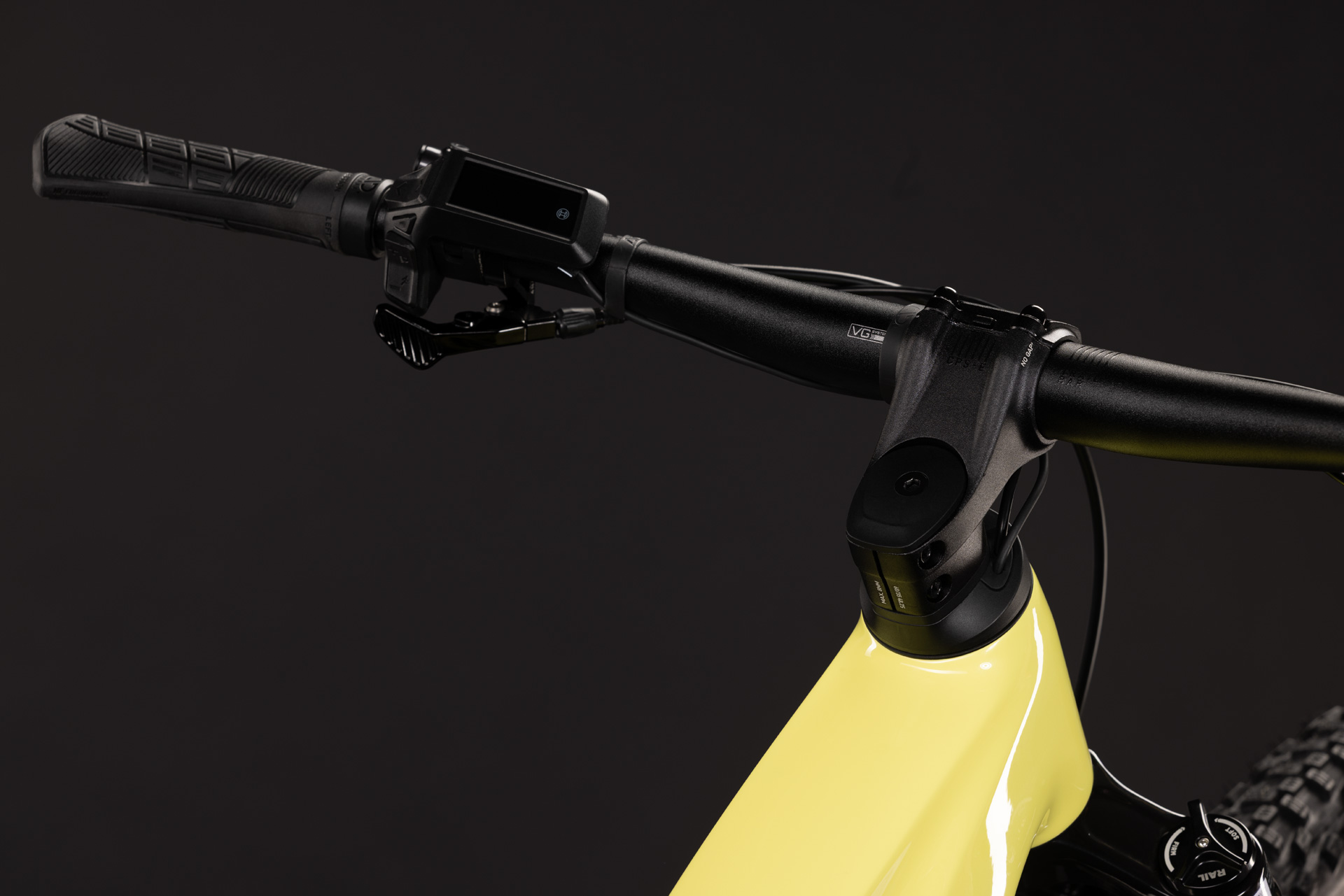 BICICLETA ELECTRICA CUBE REACTION HYBRID RACE 800 BANANASPLIT BLACK 2027 cadru XXL (23") - roti 29 [1]