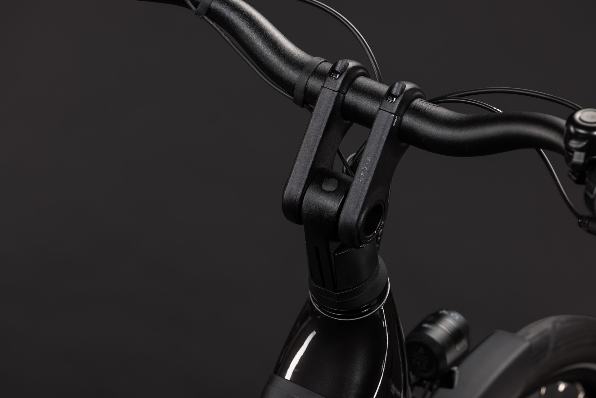 BICICLETA ELECTRICA CUBE SUPREME HYBRID COMFORT ONE 600 EASY ENTRY GUNMETAL REFLEX 2027 cadru 58cm - roti 28 [1]