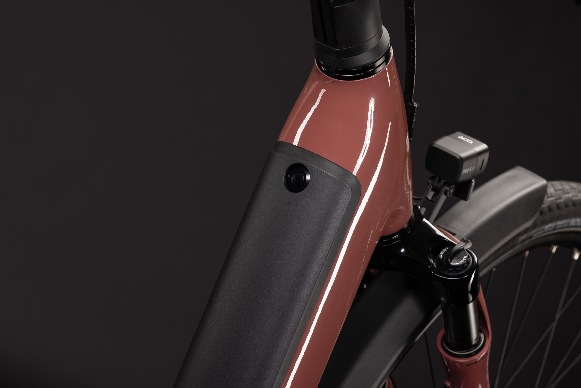 BICICLETA ELECTRICA CUBE SUPREME HYBRID COMFORT PRO 600 EASY ENTRY BURGUNDY CLARET 2027 cadru 50cm - roti 28 [1]