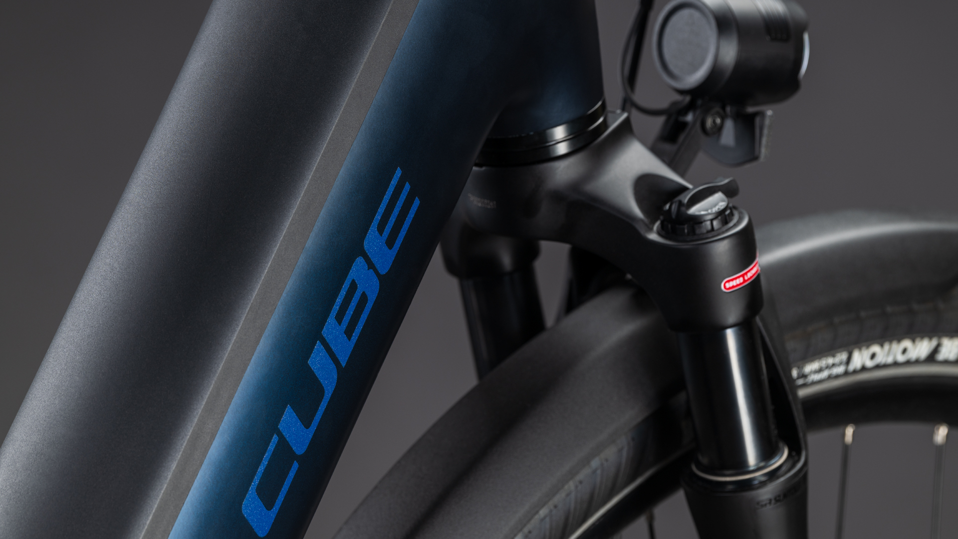 BICICLETA ELECTRICA CUBE SUPREME HYBRID DELUXE ONE 600 EASY ENTRY INDIGOBLUE SWITCH 2026 42 cm [2]