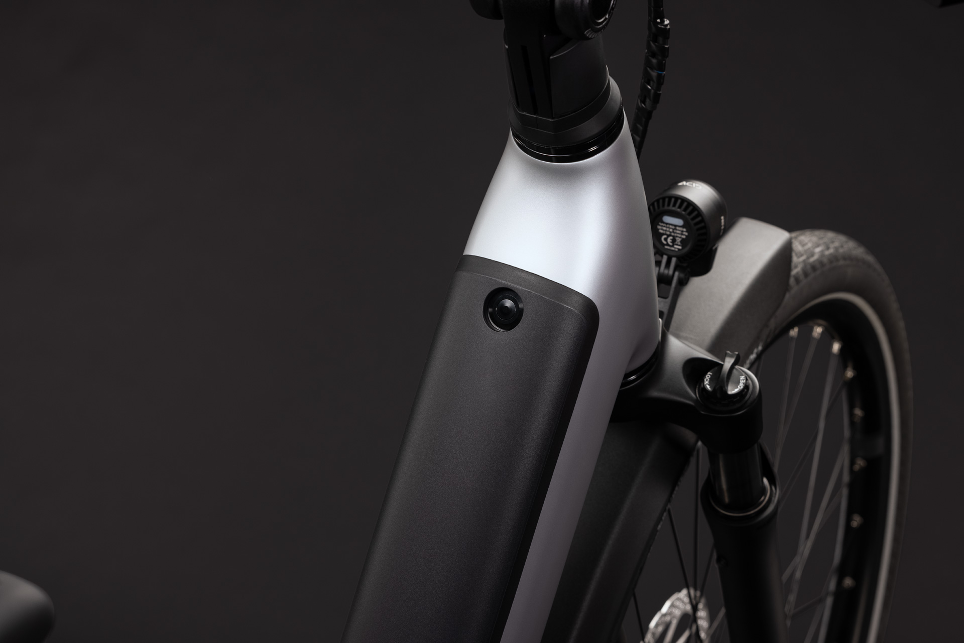 BICICLETA ELECTRICA CUBE SUPREME HYBRID DELUXE PRO 600 EASY ENTRY SILVERSTAR REFLEX 2027 cadru 50cm - roti 28 [1]