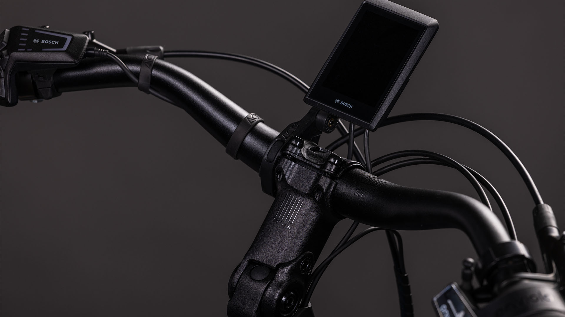 BICICLETA ELECTRICA CUBE SUPREME HYBRID DELUXE PRO 600 EASY ENTRY ELECTRICBLUE CHROME 2026 54 cm [2]