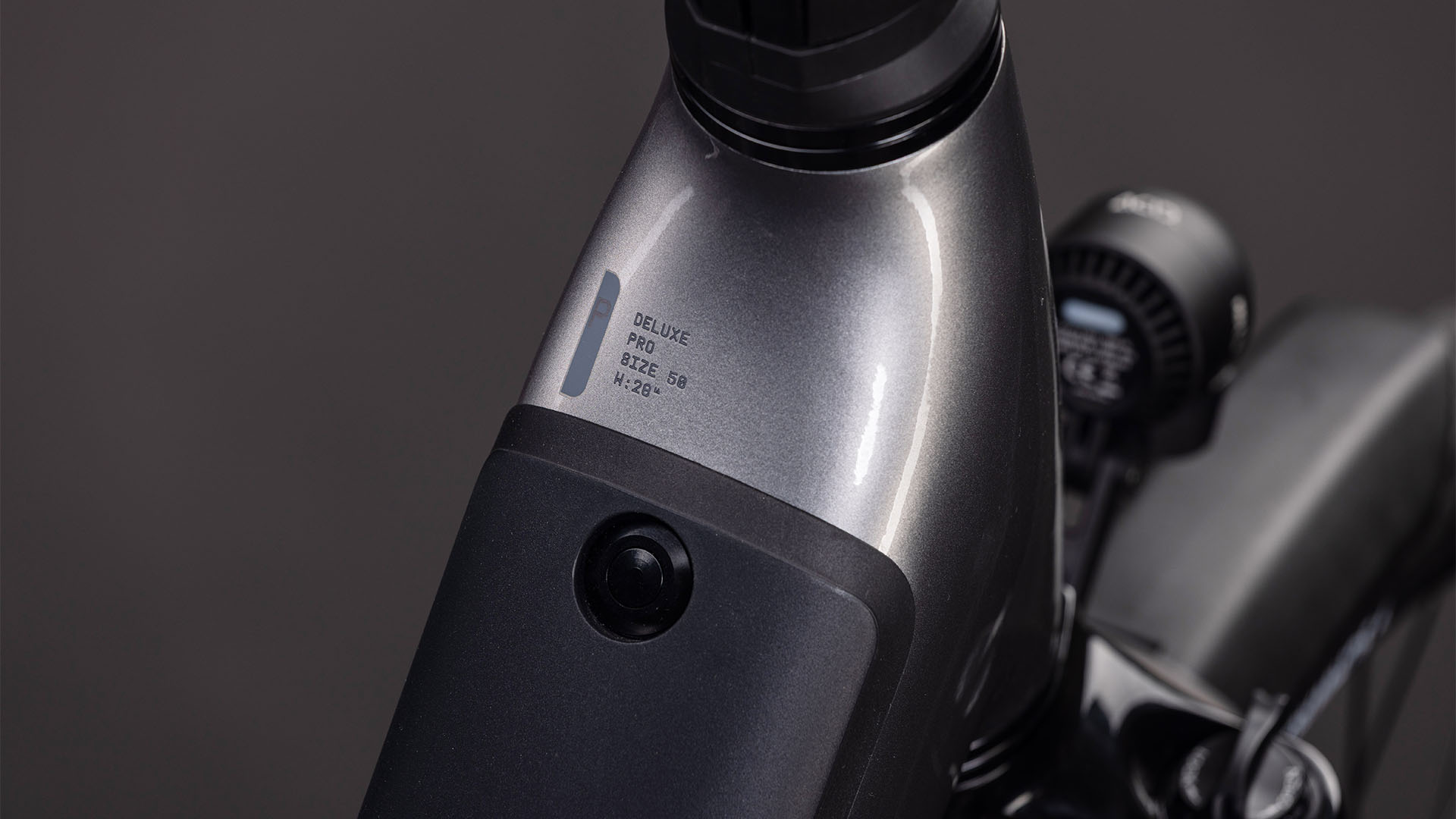 BICICLETA ELECTRICA CUBE SUPREME HYBRID DELUXE PRO 600 EASY ENTRY QUICKSILVER GREY 2026 42 cm [1]