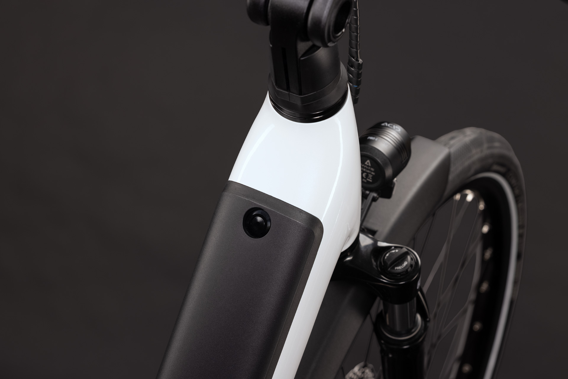 BICICLETA ELECTRICA CUBE SUPREME RT HYBRID COMFORT EX 600 EASY ENTRY METALLICWHITE REFLEX 2027 cadru 46cm - roti 28 [2]