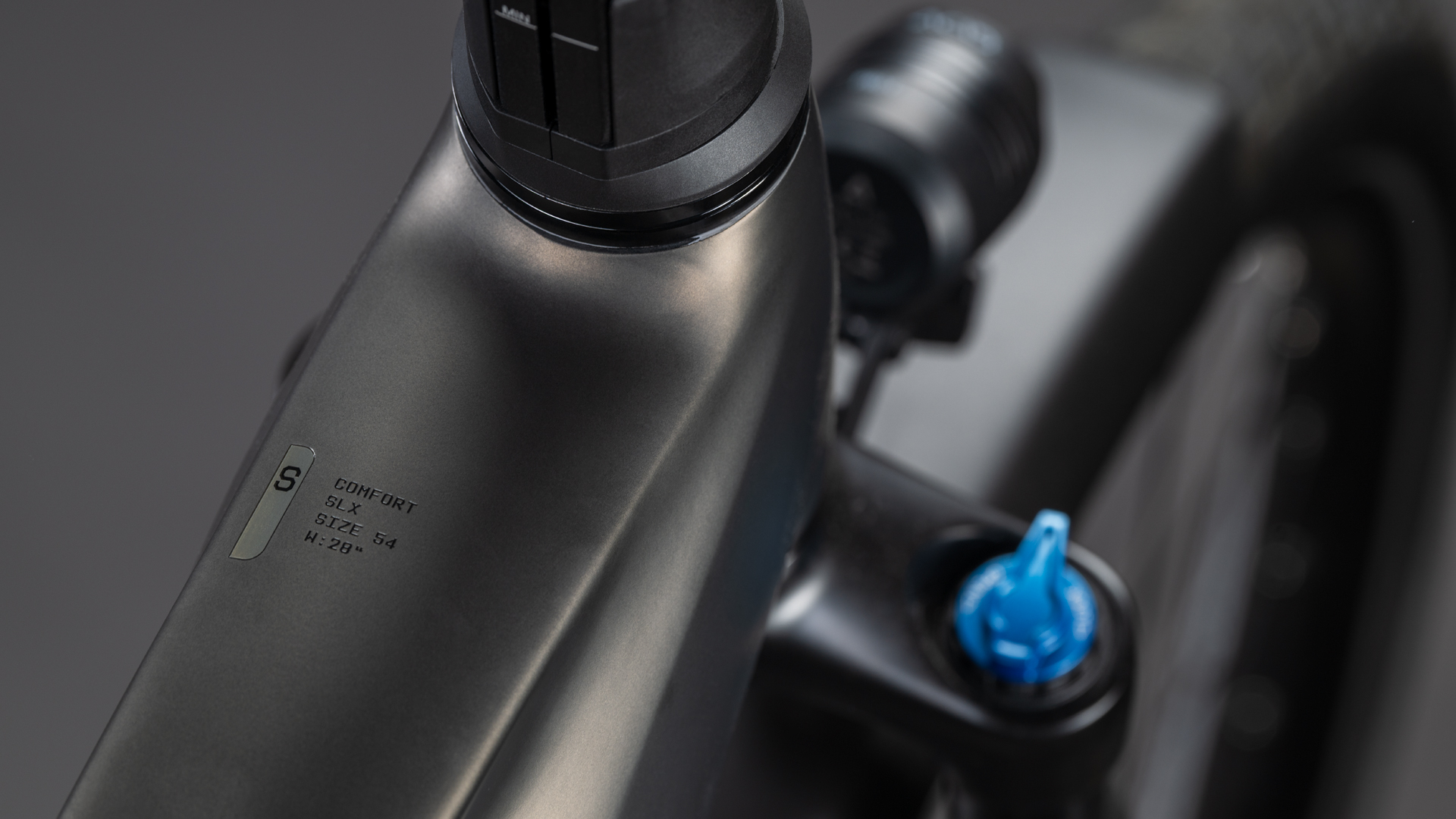 BICICLETA ELECTRICA CUBE TOURING HYBRID COMFORT SLX 800 CHARCOAL CHROME 2026 62 cm [1]