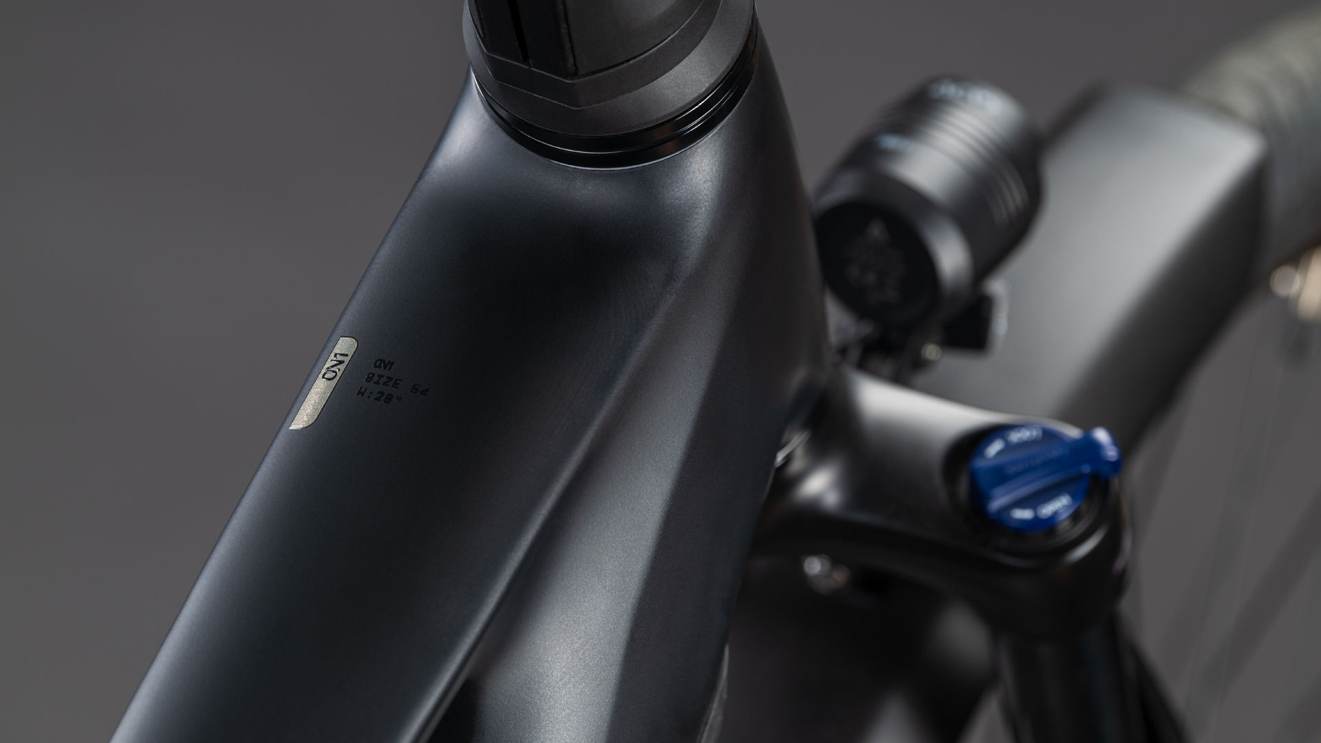 BICICLETA ELECTRICA CUBE TOURING HYBRID ONE 600 COAL CHROME 2026 54 cm [1]