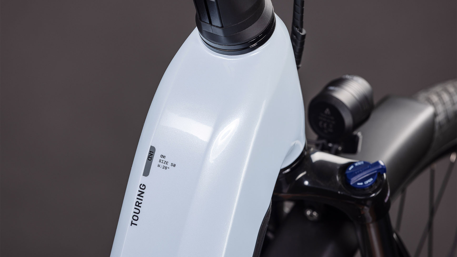 BICICLETA ELECTRICA CUBE TOURING HYBRID ONE 600 EASY ENTRY GLACIER REFLEX 2026 58cm [1]