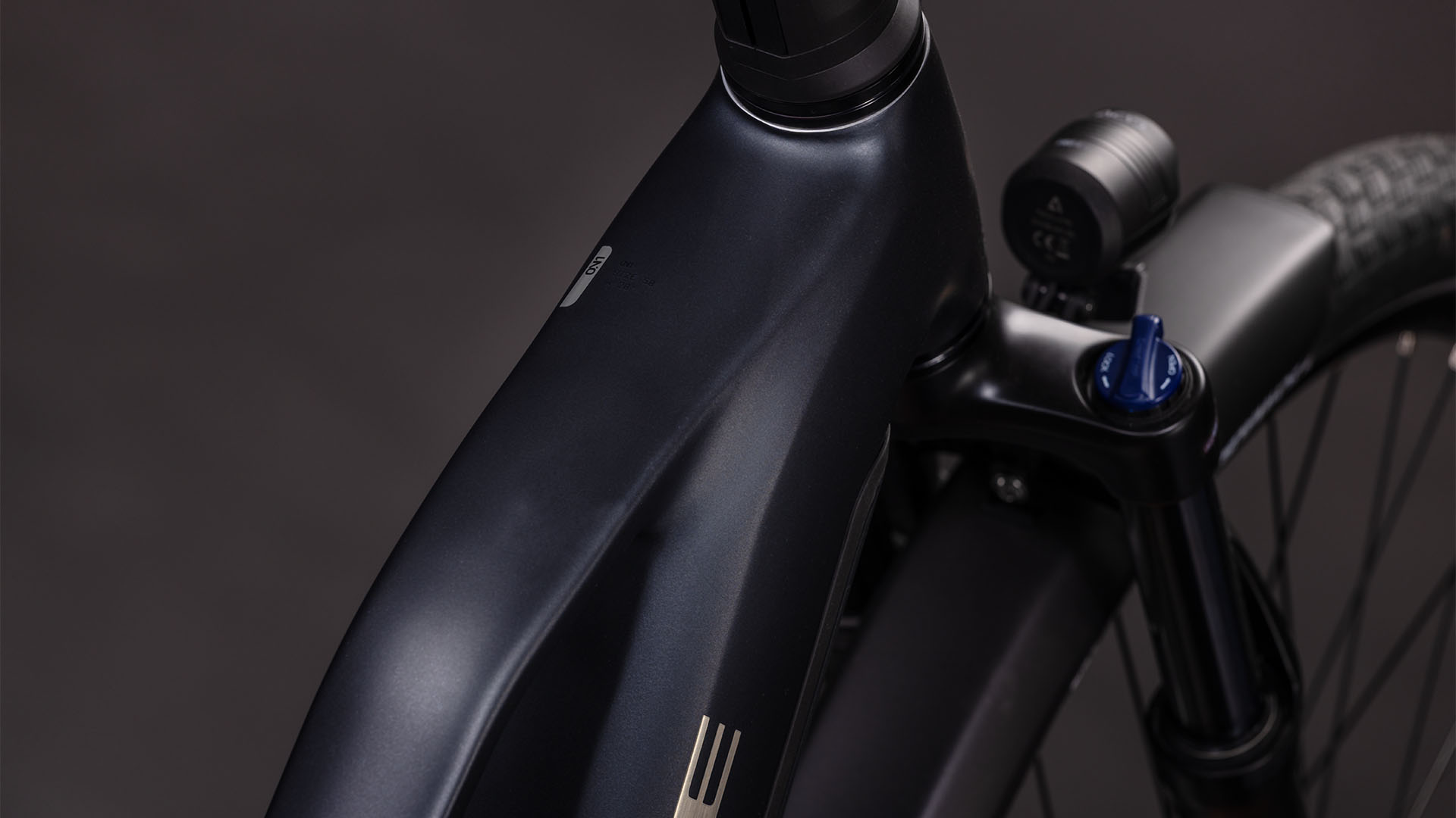 BICICLETA ELECTRICA CUBE TOURING HYBRID ONE 600 TRAPEZE COAL CHROME 2026 58cm [1]