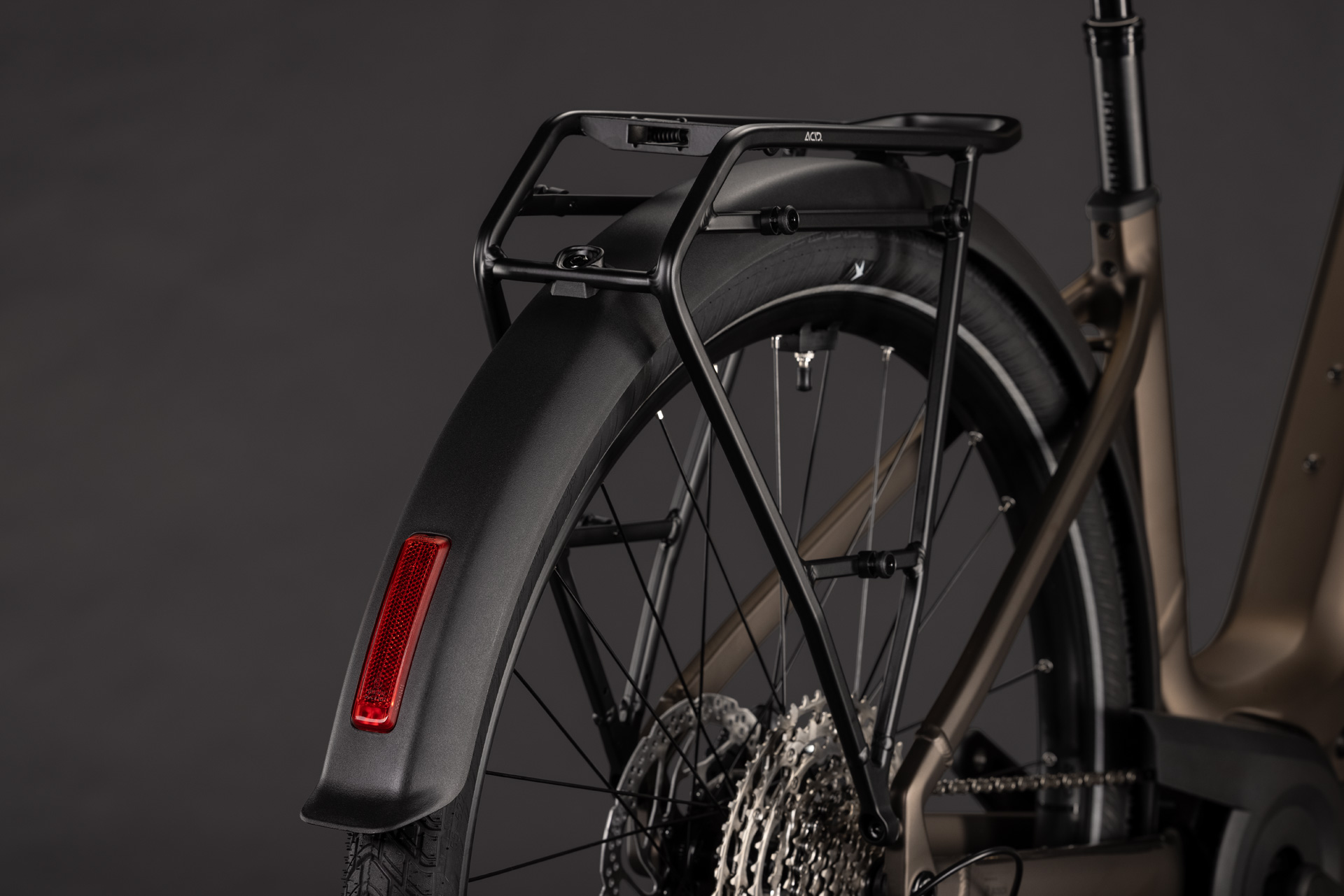 BICICLETA ELECTRICA CUBE TOURING HYBRID PRO 800 EASY ENTRY METALLICUMBRA BLACK 2027 62 cm [4]