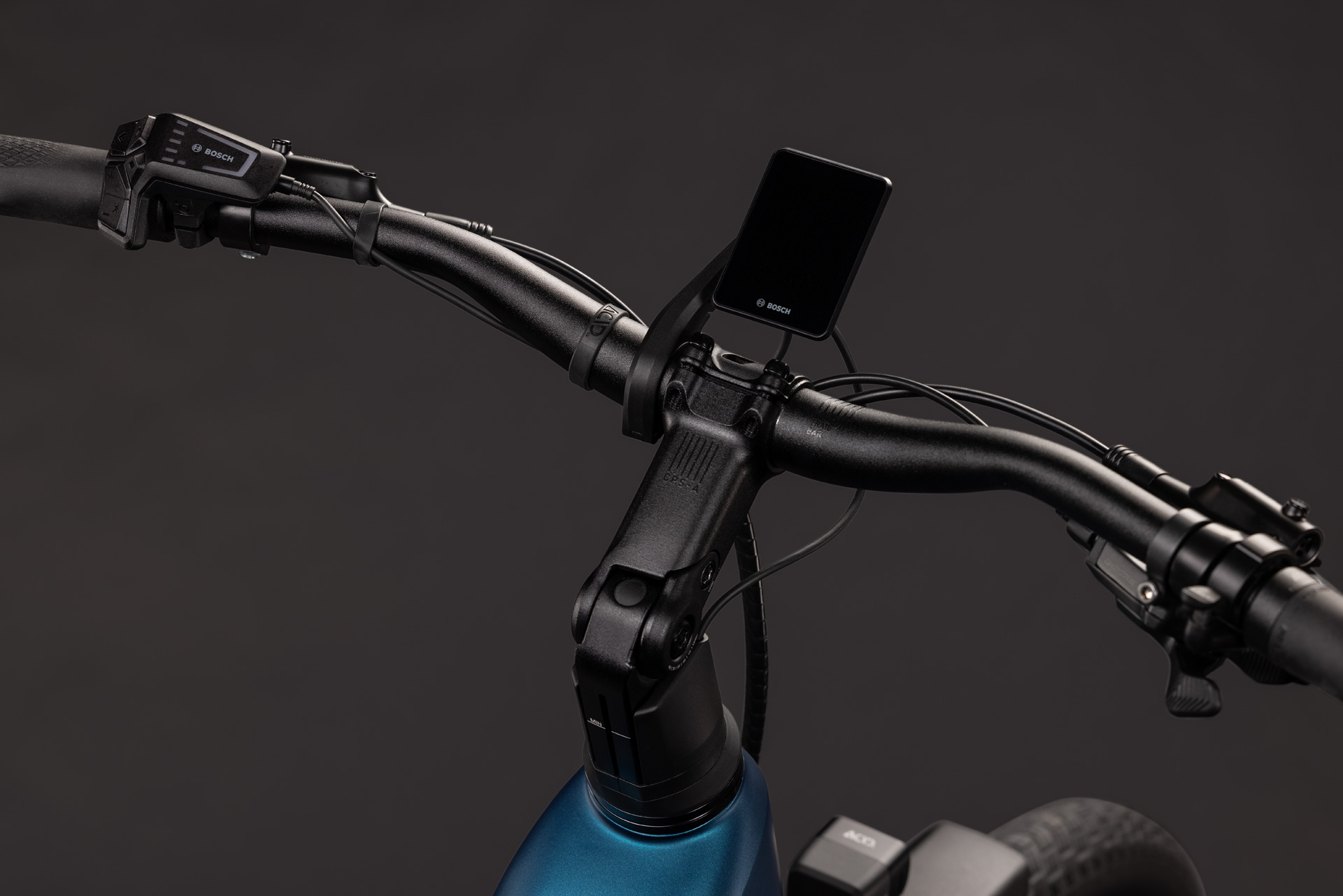BICICLETA ELECTRICA CUBE TOURING HYBRID PRO 800 EASY ENTRY ELECTRICBLUE PRIZM 2027 46 cm [2]