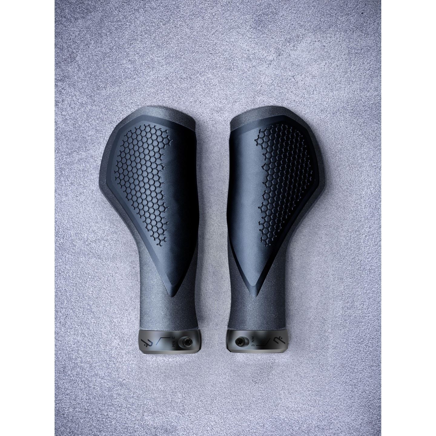 MANSOANE CUBE NATURAL FIT GRIPS COMFORT BLACK GREY S [1]