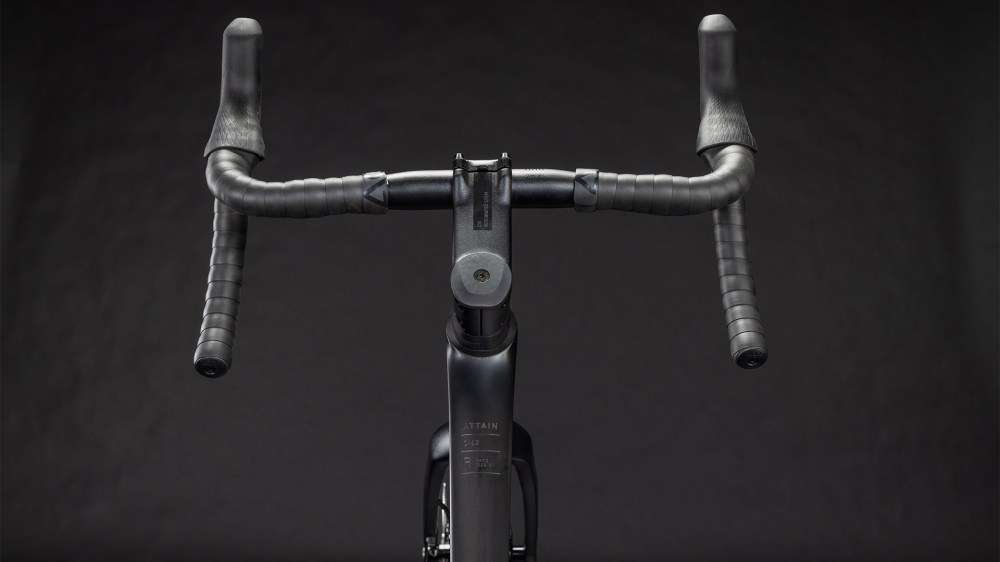 BICICLETA CUBE ATTAIN C:62 RACE BLACKLINE 2026 62 cm [4]