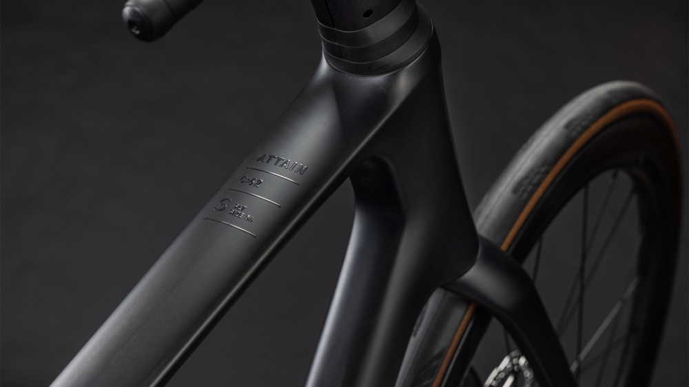 BICICLETA CUBE ATTAIN C:62 SLT CARBON COALCHROME 2026 47 cm [2]