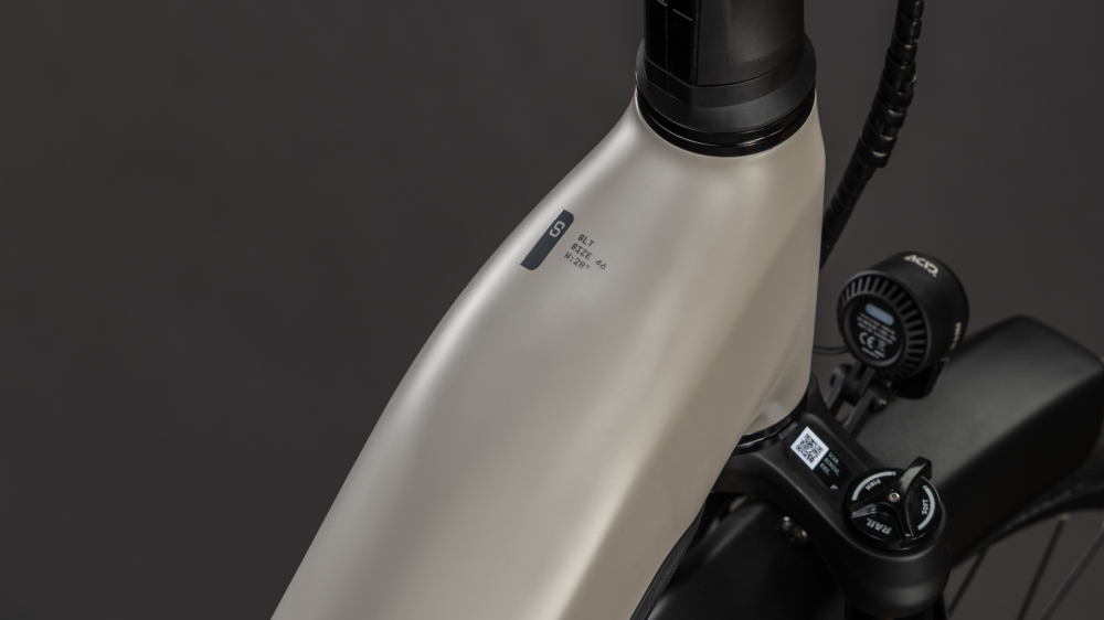 BICICLETA CUBE KATHMANDU HYBRID ONE11 HPC SLT 800 EASY ENTRY GLINTSAND OATGREY 2026 46 cm [2]