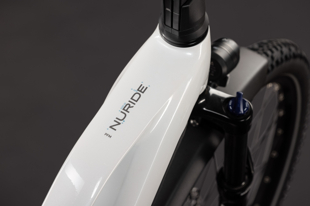 BICICLETA ELECTRICA CUBE NURIDE HYBRID PERFORMANCE 720 TRAPEZE METALLICWHITE GREY 2027 58 cm [2]