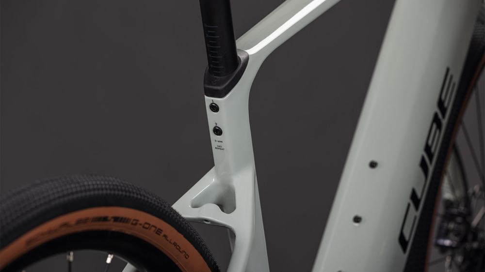 BICICLETA ELECTRICA CUBE NUROAD HYBRID C:62 RACE 400X REEDBEIGE BLACK 2026 M [3]