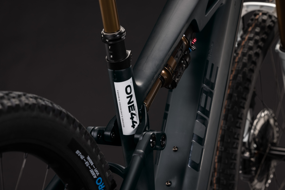 BICICLETA ELECTRICA CUBE STEREO HYBRID ONE44 HPC AT 800 CARBON WHITE 2027 cadru L (20") - roti 29 [4]