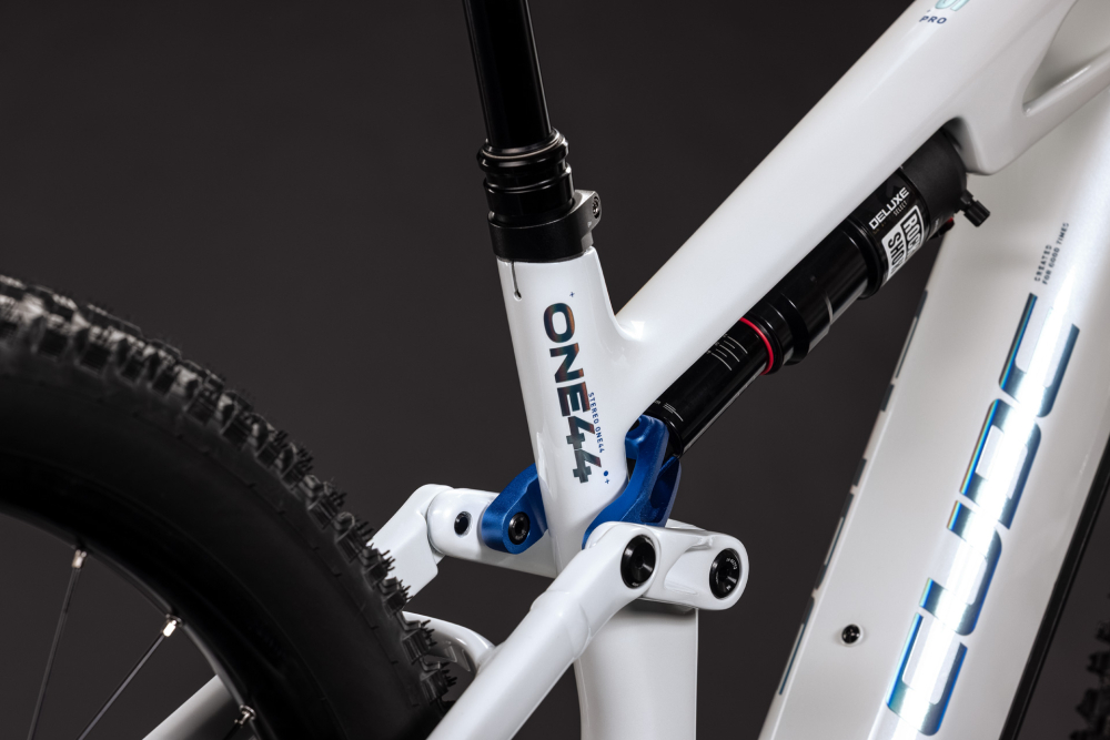 BICICLETA ELECTRICA CUBE STEREO HYBRID ONE44 HPC PRO 800 METALLICWHITE BLUE 2027 cadru M (18") - roti 29 [4]