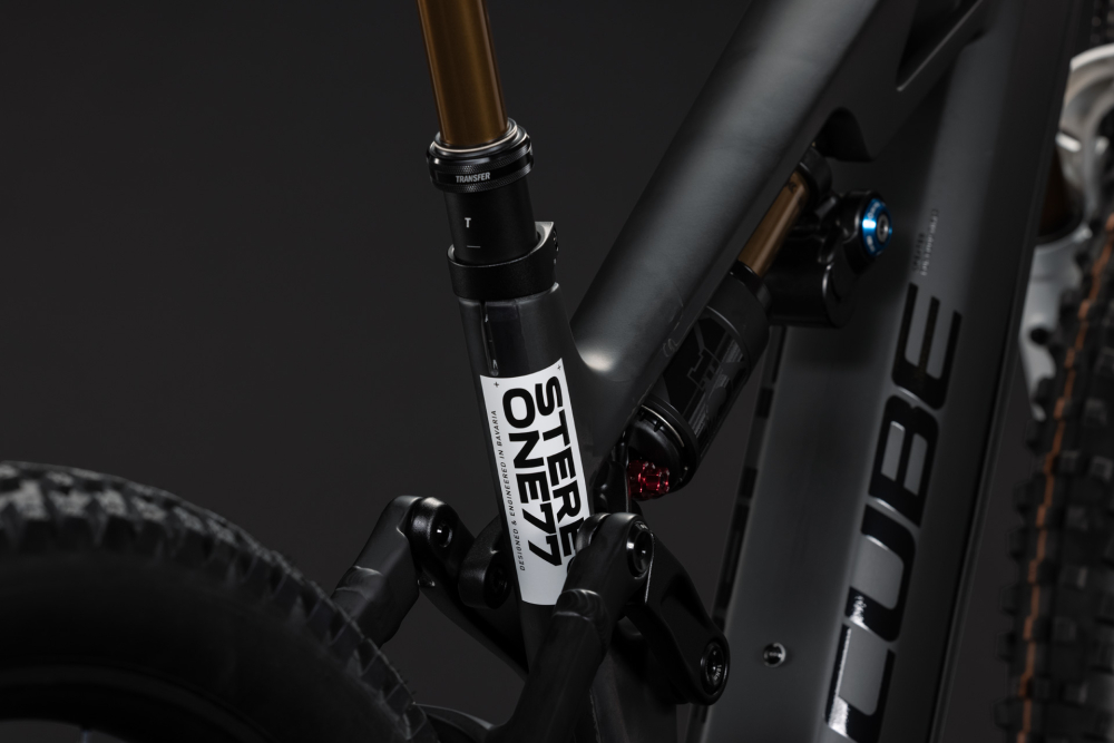 BICICLETA ELECTRICA CUBE STEREO HYBRID ONE77 HPC AT 800 CARBON WHITE 2027 XL [4]