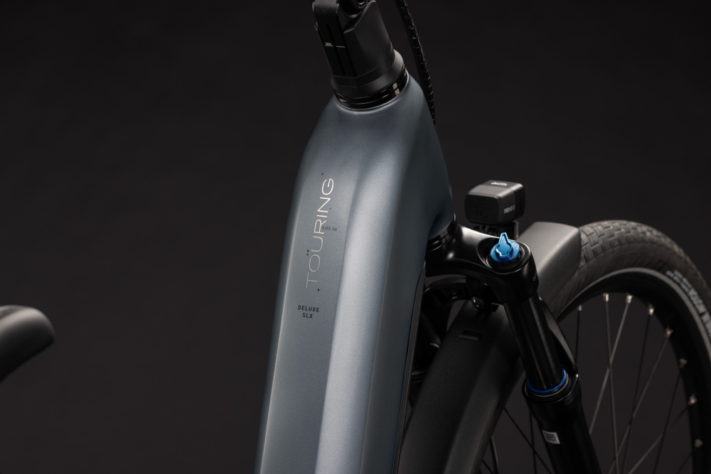 BICICLETA ELECTRICA CUBE TOURING HYBRID DELUXE SLX 800 EASY ENTRY SLABGREY CHROME 2027 54 cm [2]