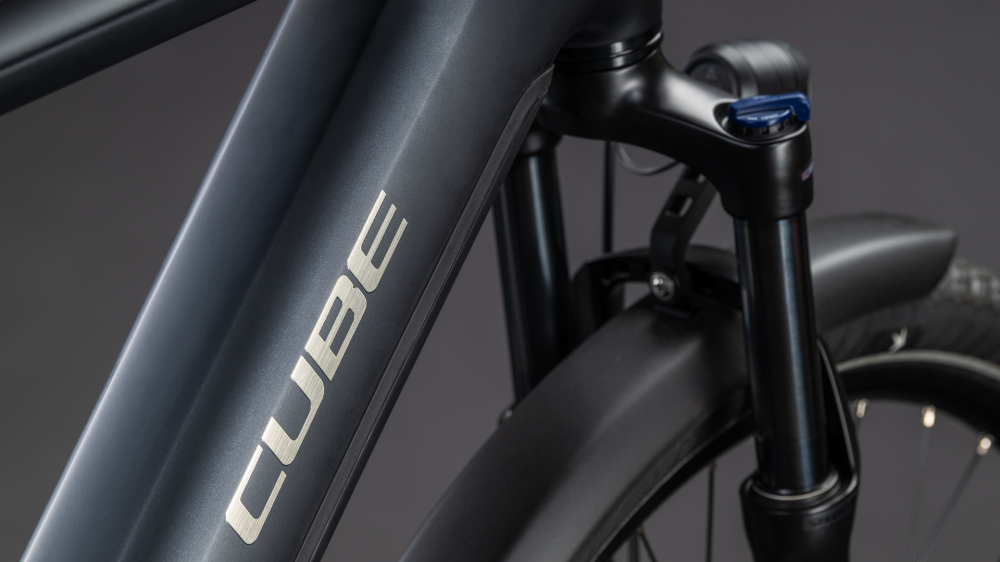 BICICLETA ELECTRICA CUBE TOURING HYBRID ONE 600 COAL CHROME 2026 62 cm [3]