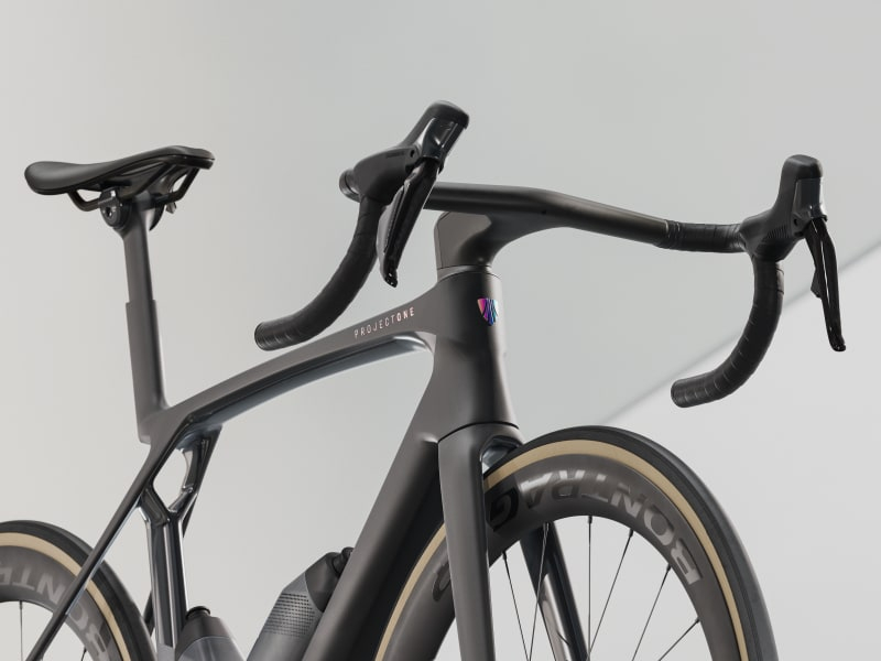 BICICLETA TREK MADONE SLR 7 MATTE CARBON SMOKE/PRISMATIC PEARL XL [5]